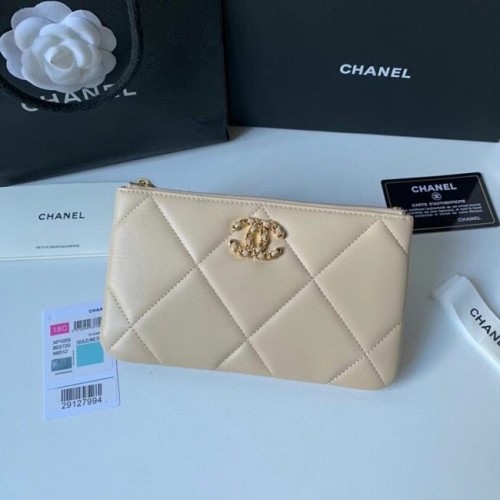 CHANEL 19 Pelle di pecora Original Leather Carry on bag AP1059 crema