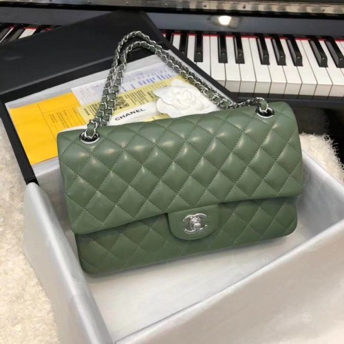 Borsa classica CHANEL in pelle di agnello A1112 verde