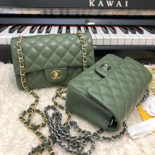 Borsa classica CHANEL in pelle di agnello A1116 verde