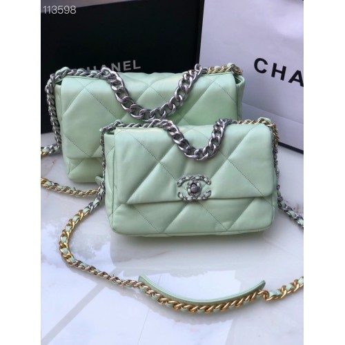 CHANEL Borsa con patta 19 in pelle di agnello AS1160 AS1161 celeste