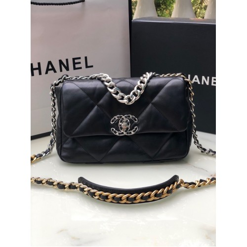 CHANEL Borsa con patta 19 in pelle di agnello AS1160 nera
