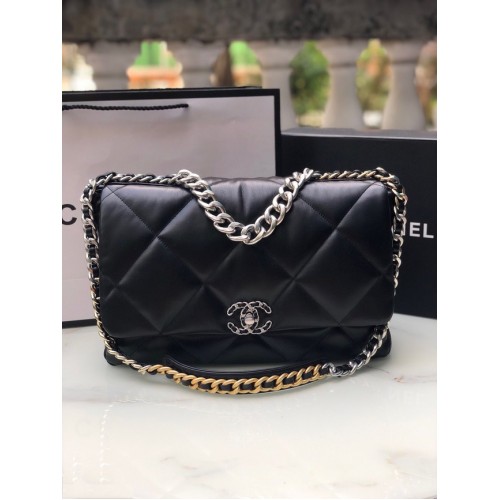 CHANEL Borsa con patta 19 in pelle di agnello AS1162 nera