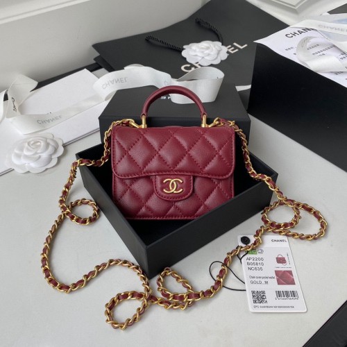 Portafoglio CHANEL micro mini con manico superiore sulla catena AP2200 rosso
