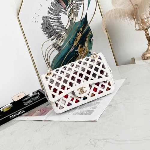 Mini borsa CHANEL con patta AS2370 bianca