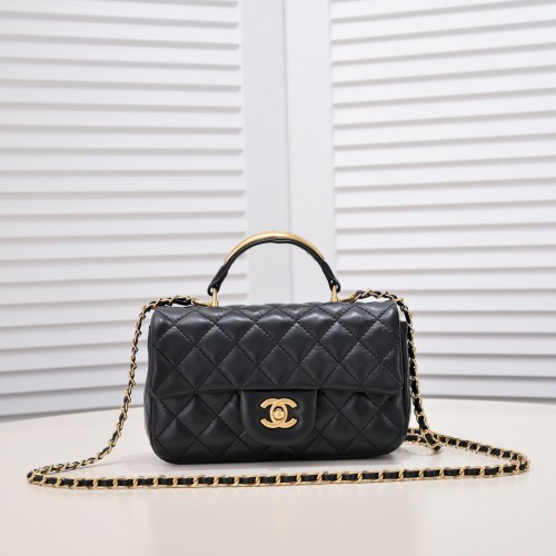 Borsa con patta CHANEL 22B mini CF con manico superiore in hardware dorato AS2431 nera