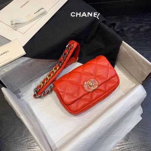 Chanel 19 Bodypack in pelle di montone AS1163 rosso