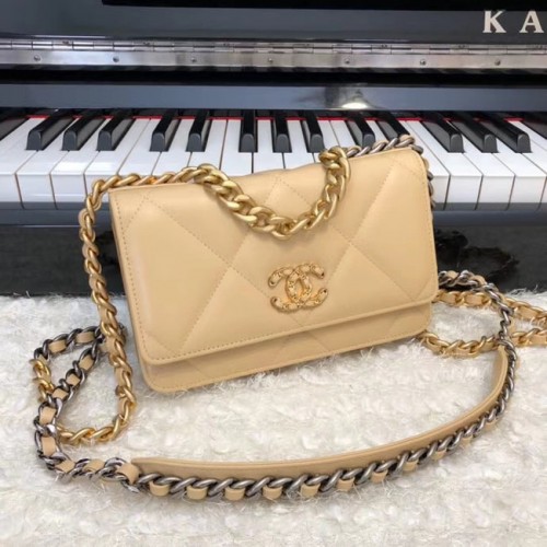 Chanel 19 Portafoglio classico in pelle di montone con catena AP0957 albicocca