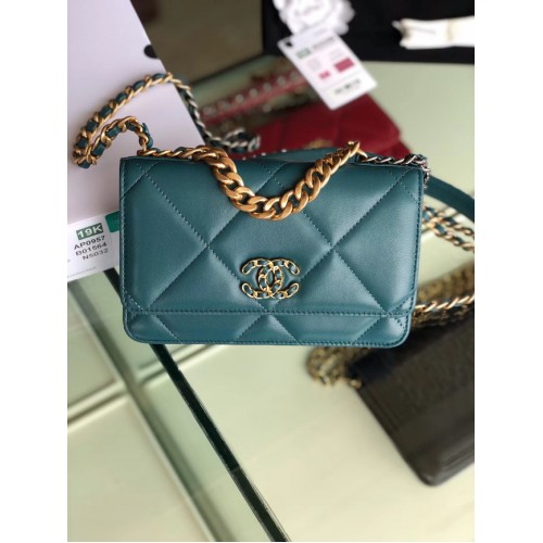 Chanel 19 Portafoglio classico in pelle di montone con catena AP0957 Metallo color oro blu