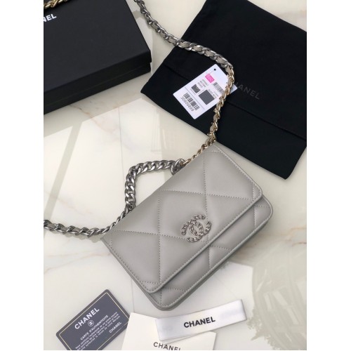Chanel 19 Classic Portafoglio a catena in pelle di montone AP0957 metallo tono argento grigio chiaro