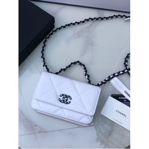 Chanel 19 Portafoglio classico in pelle di montone con catena AP0957 metallo bianco-tono nero