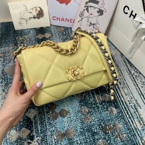 Borsa con patta Chanel 19 AS1160 AS1161 AS1162 giallo chiaro