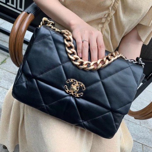 Borsa con patta Chanel 19 AS1161 nera
