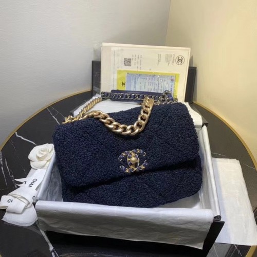 Borsa Chanel 19 con patta in lana AS1160 Royal Blue