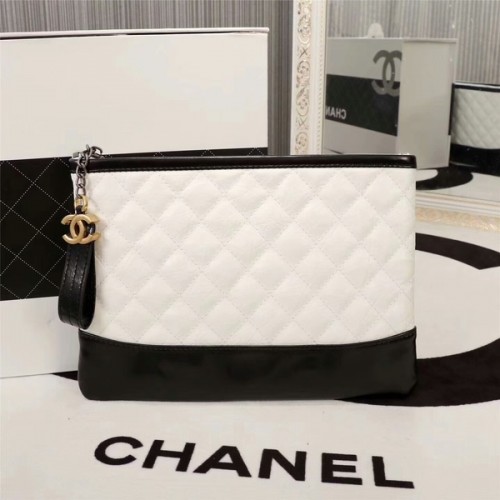 Pochette Chanel 2017 in pelle di vitello 8127 bianca