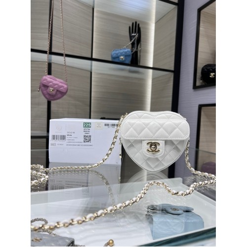 Chanel 2022S Love Heart mini borsa a tracolla in pelle di agnello AO2784 bianca