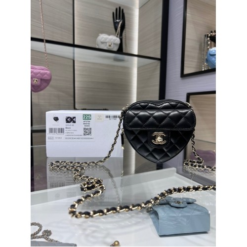 Chanel 2022S Love Heart mini borsa a tracolla in pelle di agnello AO2784 nera