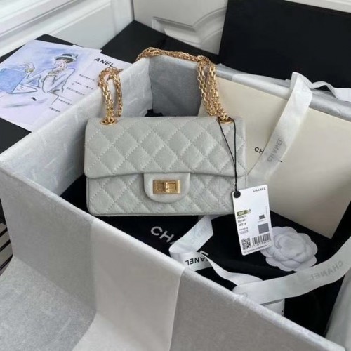 Chanel 2.55 Borsa con patta in pelle di vitello A37586 grigio chiaro