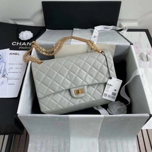 Chanel 2.55 Borsa con patta in pelle di vitello A37587 grigio chiaro