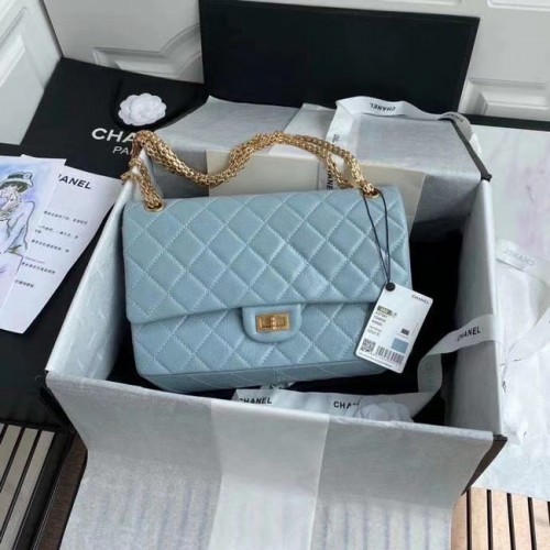 Chanel 2.55 Borsa con patta in pelle di vitello A37587 celeste