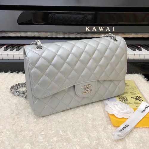 Borsa con patta Chanel serie 2.55 in pelle A1112CF argentata