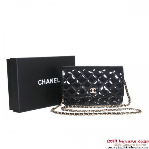 Chanel A30193 Borsa con patta in pelle verniciata nera oro