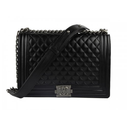 Chanel A67026 Borsa a tracolla con patta Le Boy in pelle di agnello nera