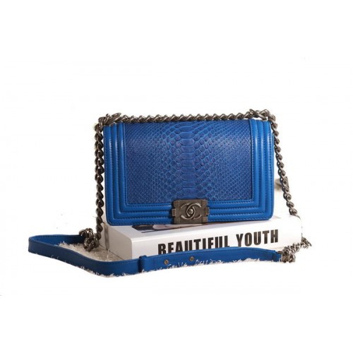 Borsa a tracolla Chanel Boy Flap blu originale in pelle di serpente A67086 argento