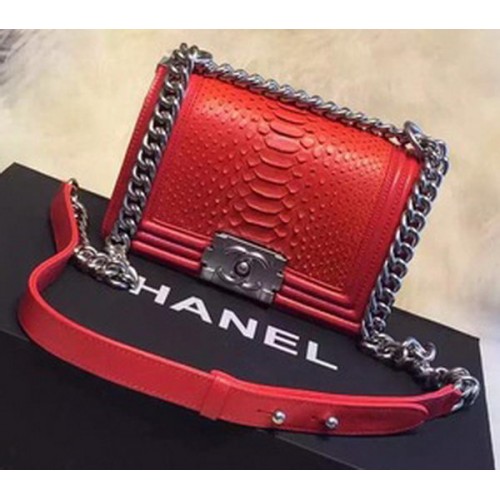 Borsa a tracolla con patta Chanel Boy in pelle di pitone A66094 rossa