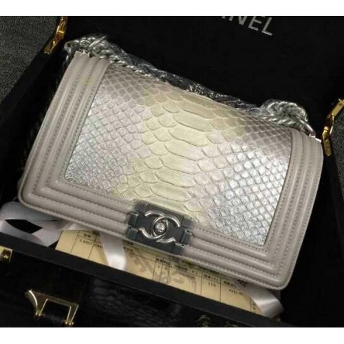 Chanel Boy Flap Borsa a tracolla in pelle di pitone argento A66095 Argento