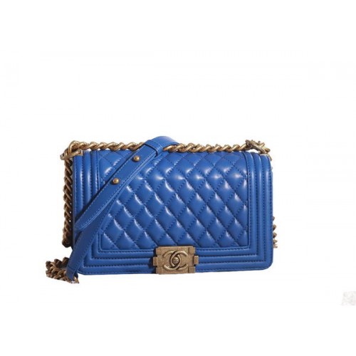 Chanel Boy Borsa a tracolla con patta in pelle di agnello blu A67086 oro