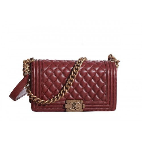 Borsa a tracolla con patta Chanel Boy in pelle di agnello bordeaux A67086 oro