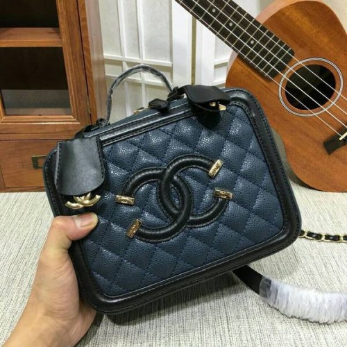 Borsa a tracolla mini in pelle di vitello Chanel 6070 blu