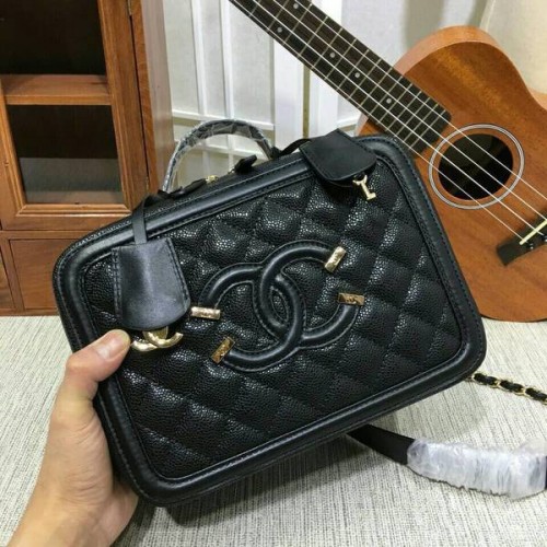 Borsa a tracolla in pelle di vitello Chanel 6070 nera