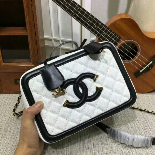 Borsa a tracolla Chanel in pelle di vitello 6070 bianca