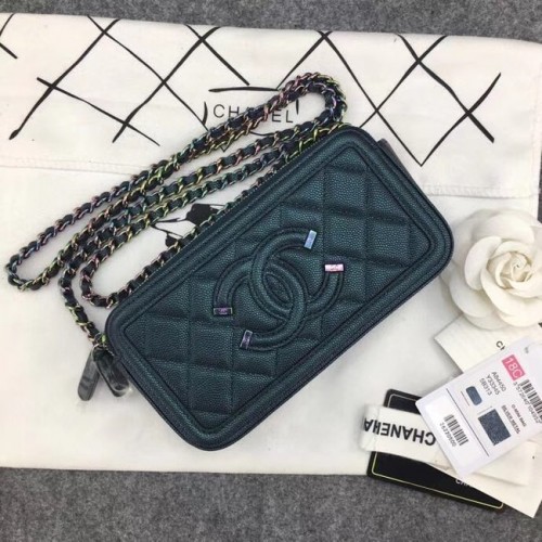 Pochette classica Chanel con catena Pelle di vitello granulata metallo tono argento A84450 verde
