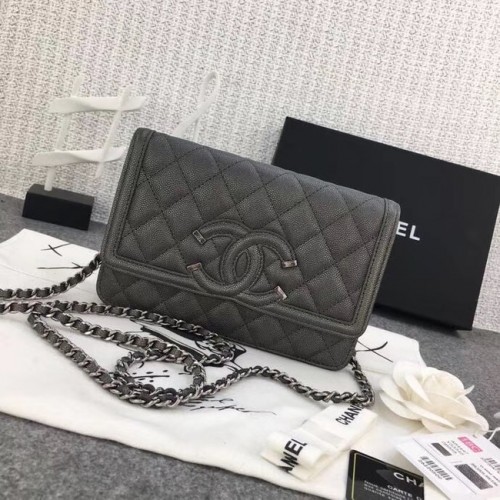 Pochette classica Chanel con catena Pelle di vitello granulata metallo tono argento A88447 grigio scuro