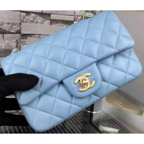Chanel Classic mini borsa con patta in pelle di montone blu cielo A67350 oro
