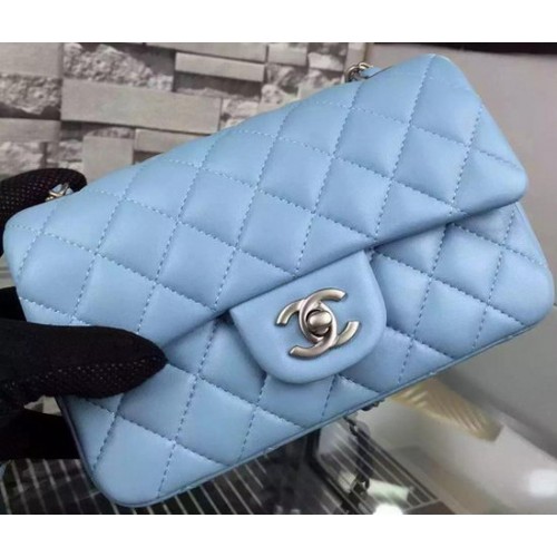 Chanel Classic mini borsa con patta in pelle di montone blu cielo A67350 argento