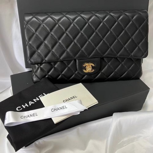 Pochette Chanel in pelle di montone nera 7013 oro