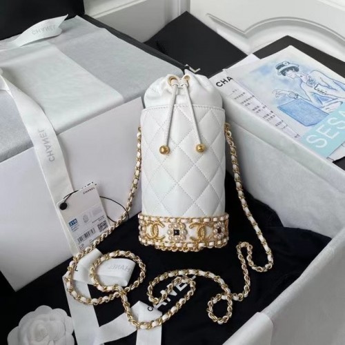 Borsa Chanel con coulisse in pelle di agnello in metallo dorato AP2257 bianco