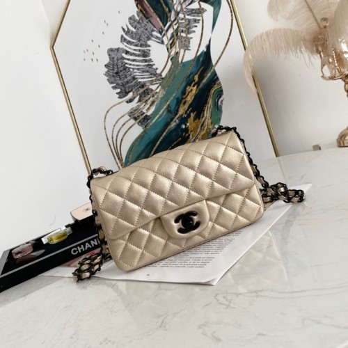 Borsa a tracolla Chanel Flap in pelle di agnello 1116 oro