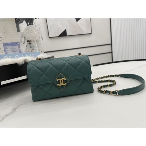 Borsa a tracolla Chanel Flap in pelle di agnello AS2556 verde