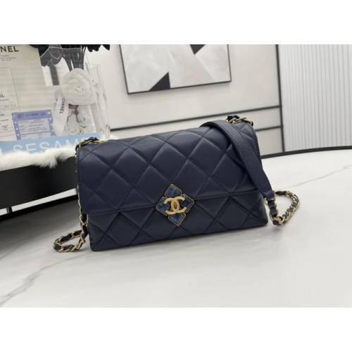 Borsa a tracolla Chanel Flap in pelle di agnello AS2557 blu scuro