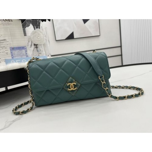 Borsa a tracolla Chanel Flap in pelle di agnello AS2557 verde