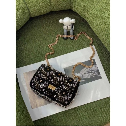 Borsa a tracolla Chanel Flap in pelle di agnello AS2755 nera