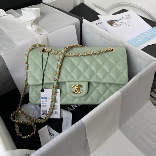 Borsa a tracolla con patta Chanel Pelle di vitello granulata A01112 verde metallizzato color oro