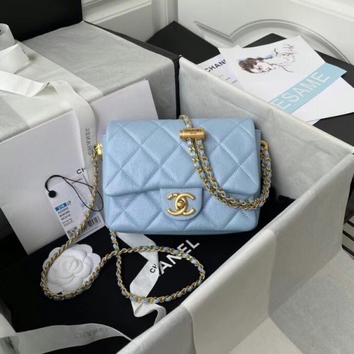 Borsa a tracolla con patta Chanel Pelle di vitello granulata AS2855 celeste