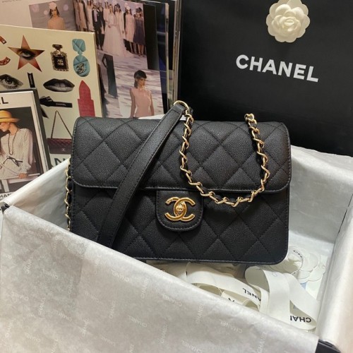 Borsa a tracolla con patta Chanel Pelle di vitello granulata AS3002 nera
