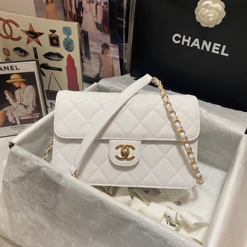Borsa a tracolla con patta Chanel Pelle di vitello granulata AS3003 bianca