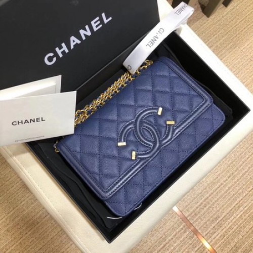 Borsa a tracolla con patta Chanel Original Caviar Leather 5698 blu